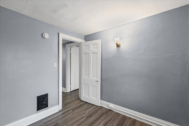 Building Photo - 1215 S Octagon Rd