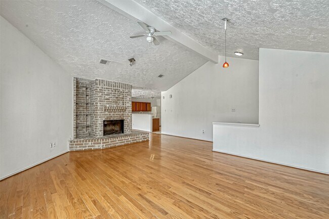 Building Photo - 16319 La Luna Dr