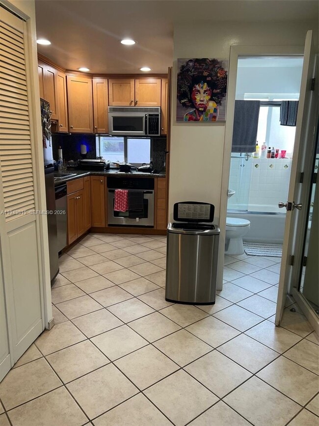 Building Photo - 225 SE 16th Ave