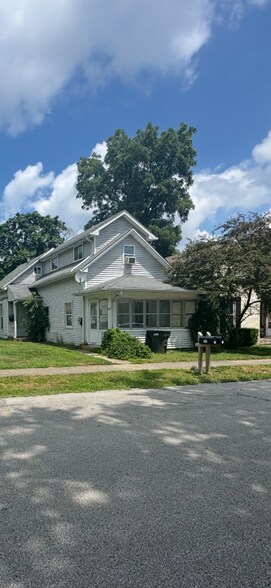 Primary Photo - 216 E Lincoln St