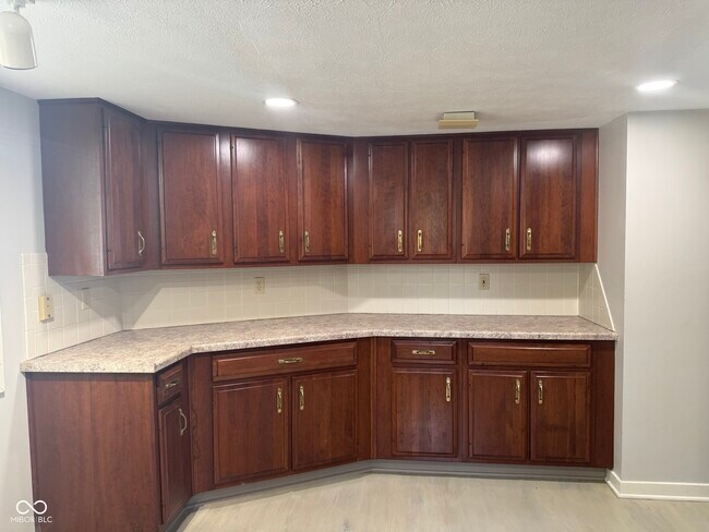 Building Photo - 329 Sandbrook Dr