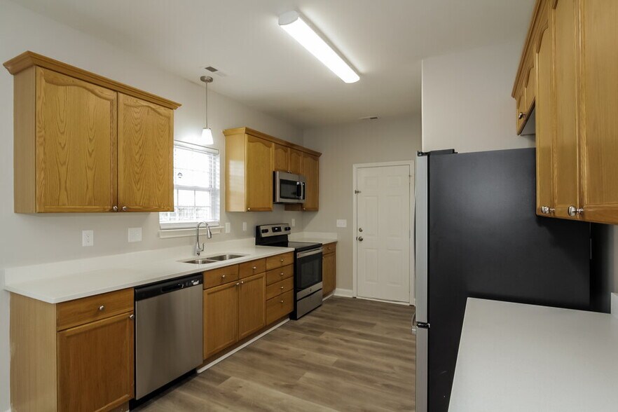 Building Photo - 5401 Southminster Ln