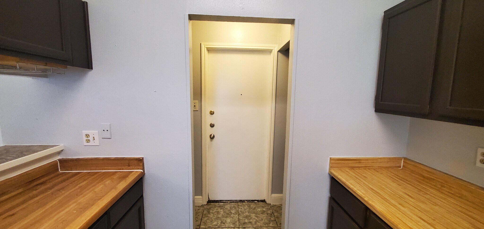 Building Photo - 5859 Sun Farm