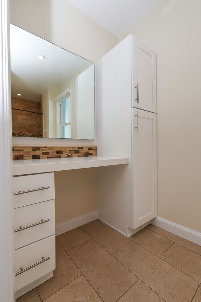 Building Photo - 1220 N Coast Hwy