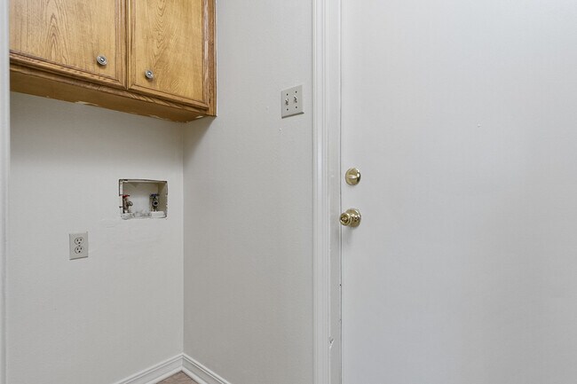 Building Photo - 5602 Pampus Ln