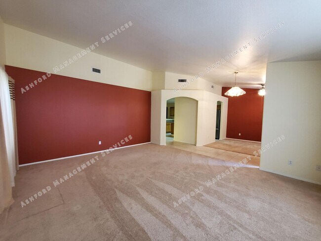 Building Photo - PINNACLE HILL RENTAL WITH MTN VIEWS, FIREP...