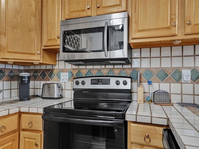 Building Photo - 3725 S Ocean Dr