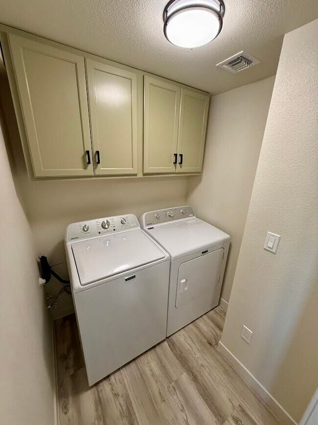 Building Photo - FULLY REMODELED 3 bedroom 1 bath Rental