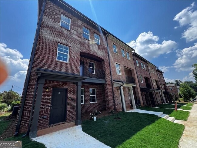 Building Photo - 1777 Temple Ave