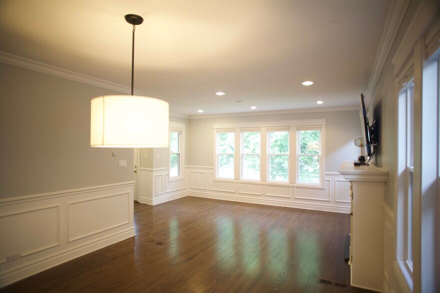 Building Photo - 3018 N Kostner Ave