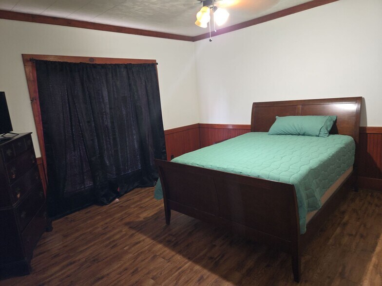 Building Photo - 4214 Ferndale Dr