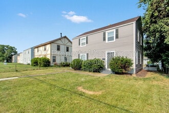 Building Photo - 1047 S James Rd