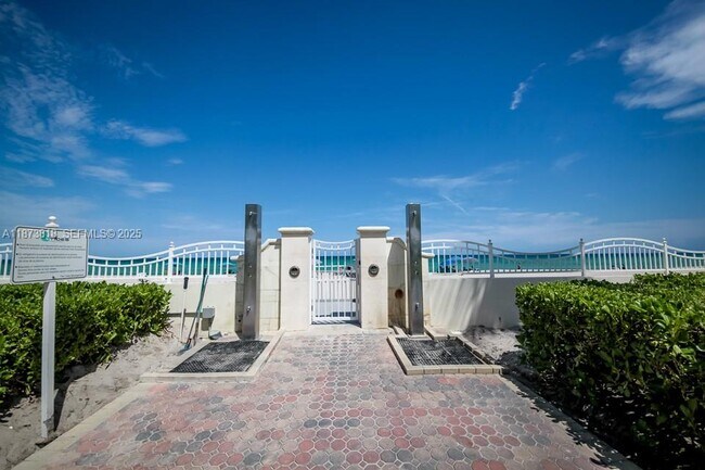 Building Photo - 3801 S Ocean Dr