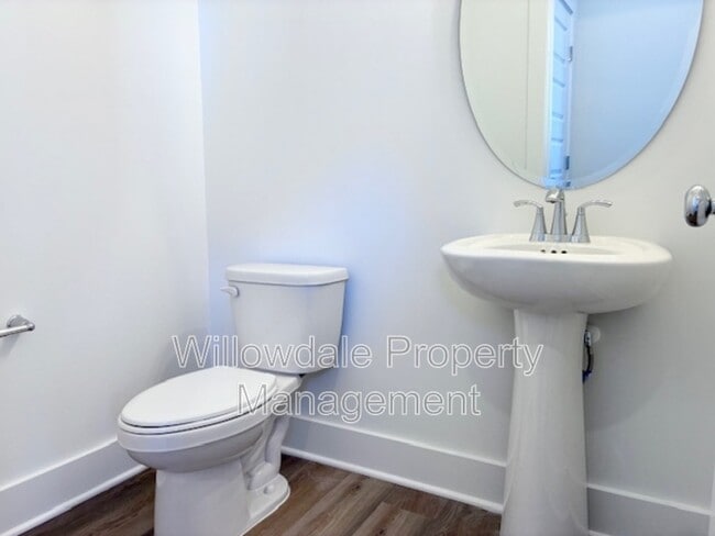 Building Photo - 565 Folk Song Wy