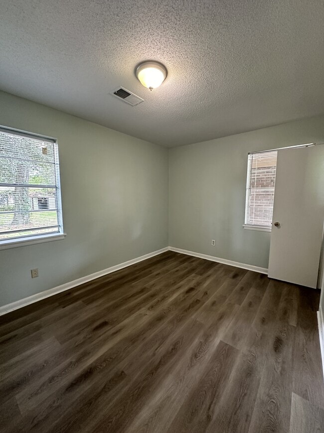Building Photo - 906 Belleview Cir W