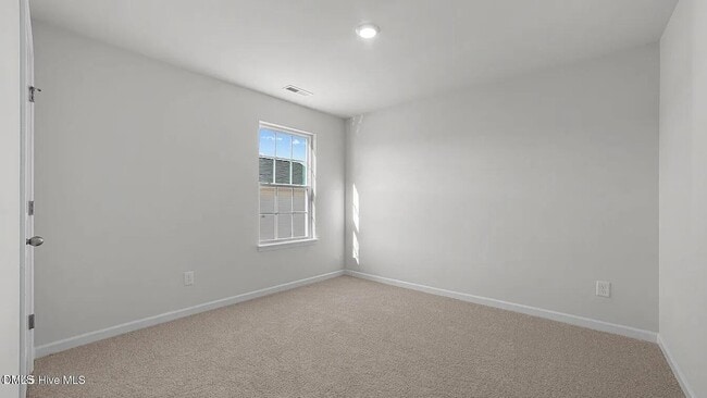 Building Photo - 286 Palm Dr