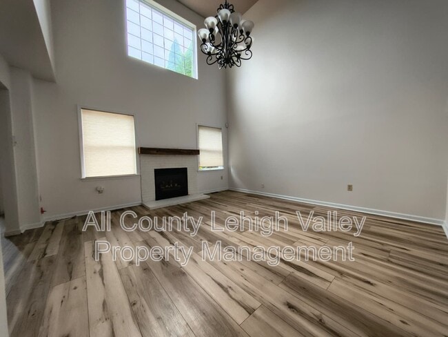 Building Photo - 2879 Hope Ridge Dr