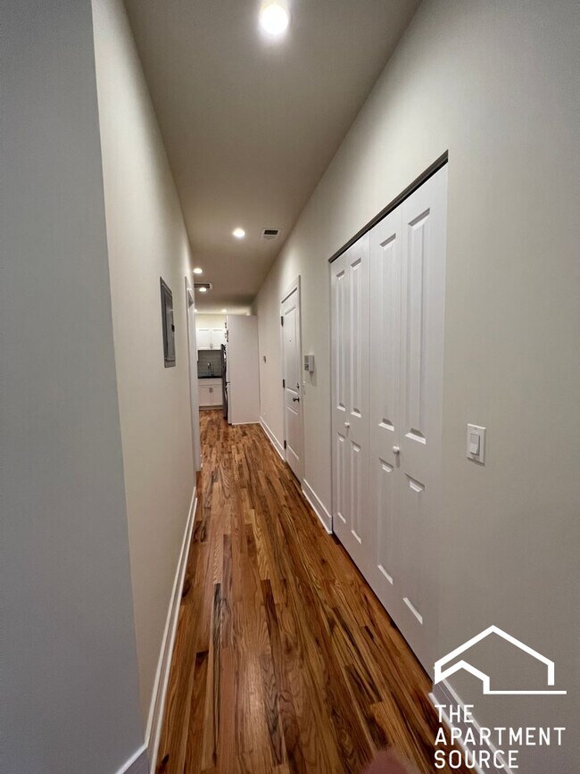 Building Photo - 3230 N Clark St