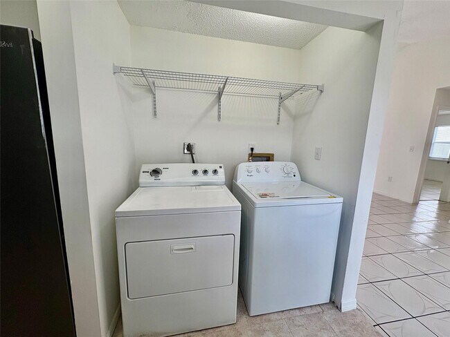 Building Photo - 20421 NW 32 Ct