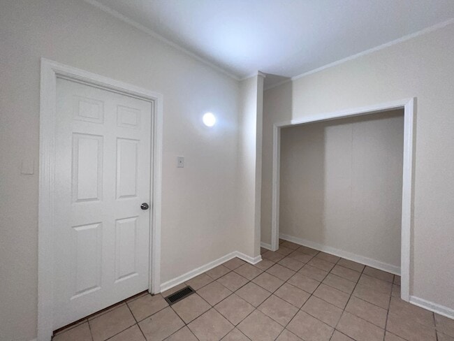 Building Photo - 8919 S Muskegon Ave