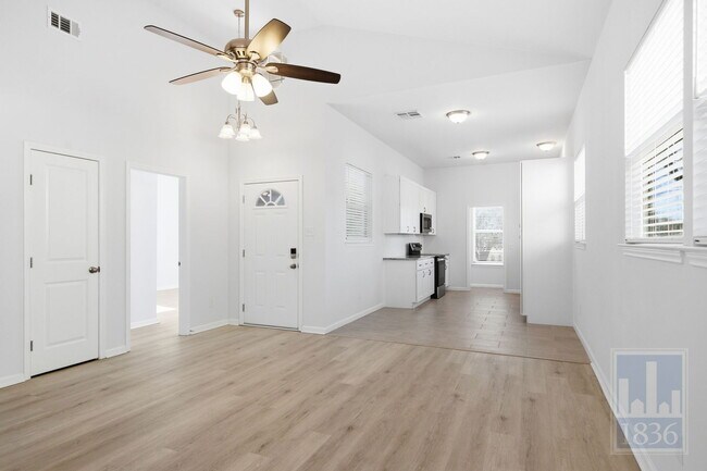 Building Photo - 2104 Cervin Blvd