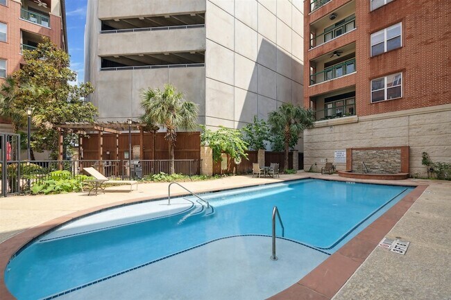 Building Photo - 300 St Joseph Pkwy