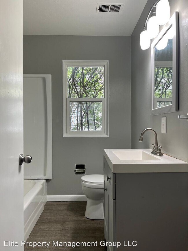 Building Photo - 3 br, 1 bath House - 3211 N 6th St