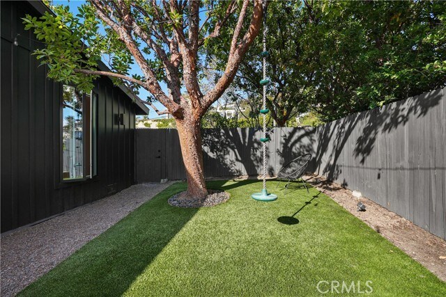 Building Photo - 592 Bluebird Canyon Dr