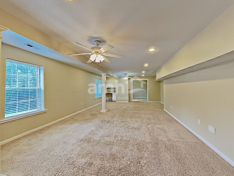 Building Photo - 147 Grove Ln S