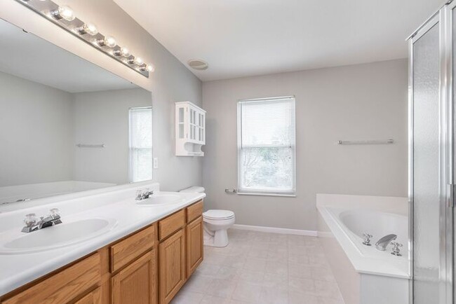 Building Photo - 4 Bedroom with a 3 Car Garage in Zionsvill...