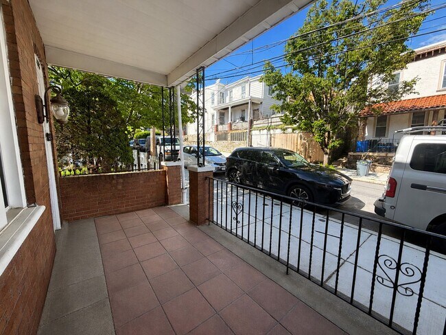 Building Photo - Charming Manayunk Rowhome with Private Yard & Front Porch Near Main Street