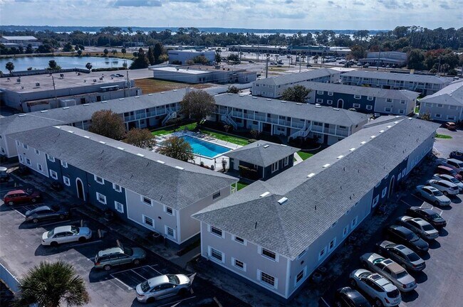 Building Photo - 1400 Eudora Rd