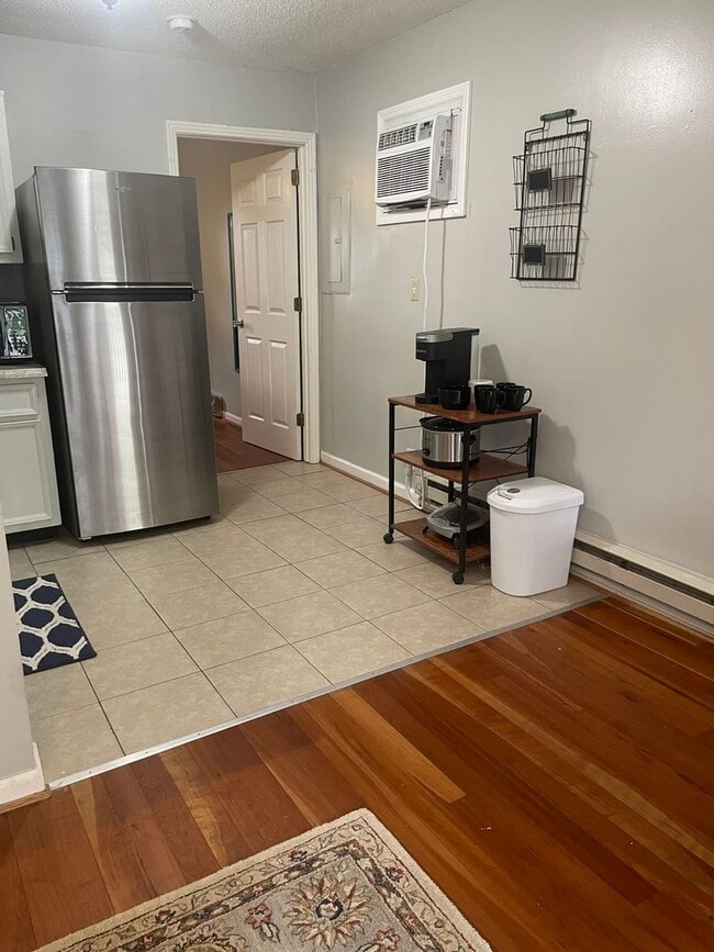 Building Photo - Fabulous 1BR Furnished Duplex