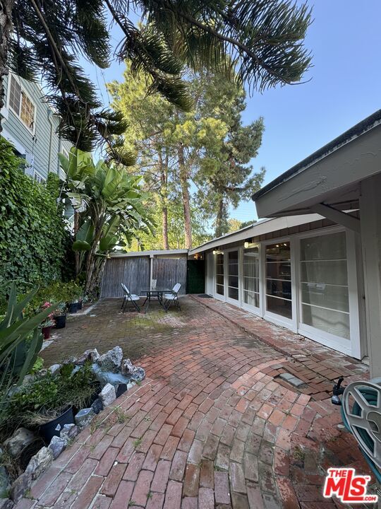 Building Photo - 12340 Moorpark St