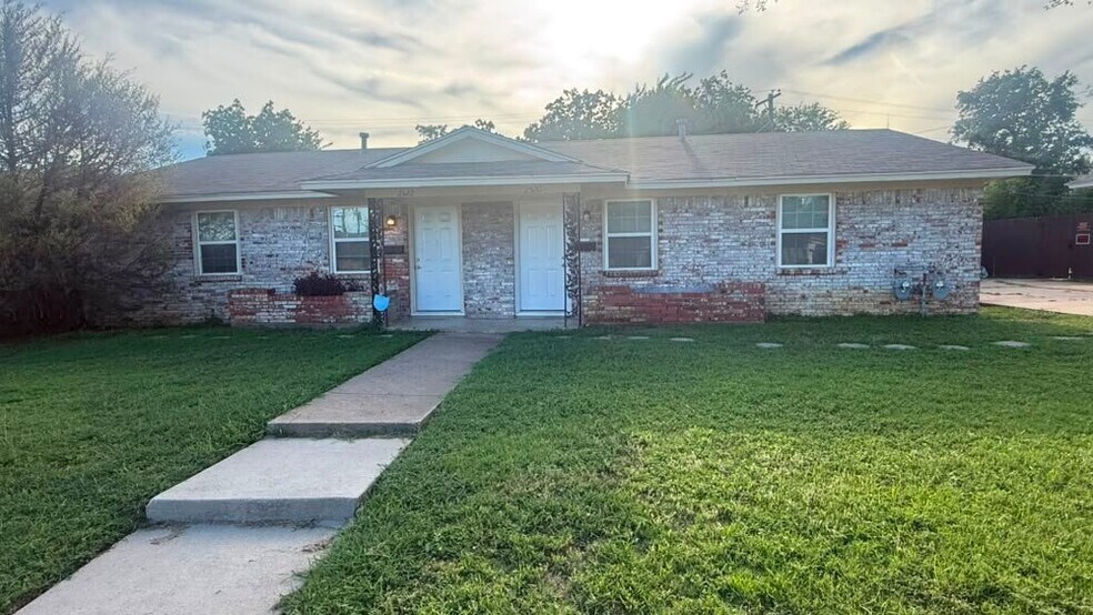 Building Photo - 2522 Normont Cir