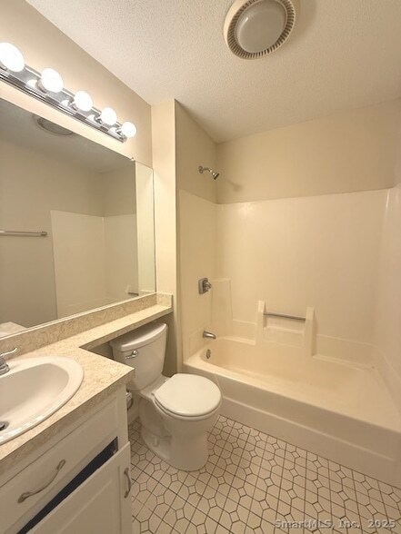 Building Photo - 25 Old Turnpike Rd