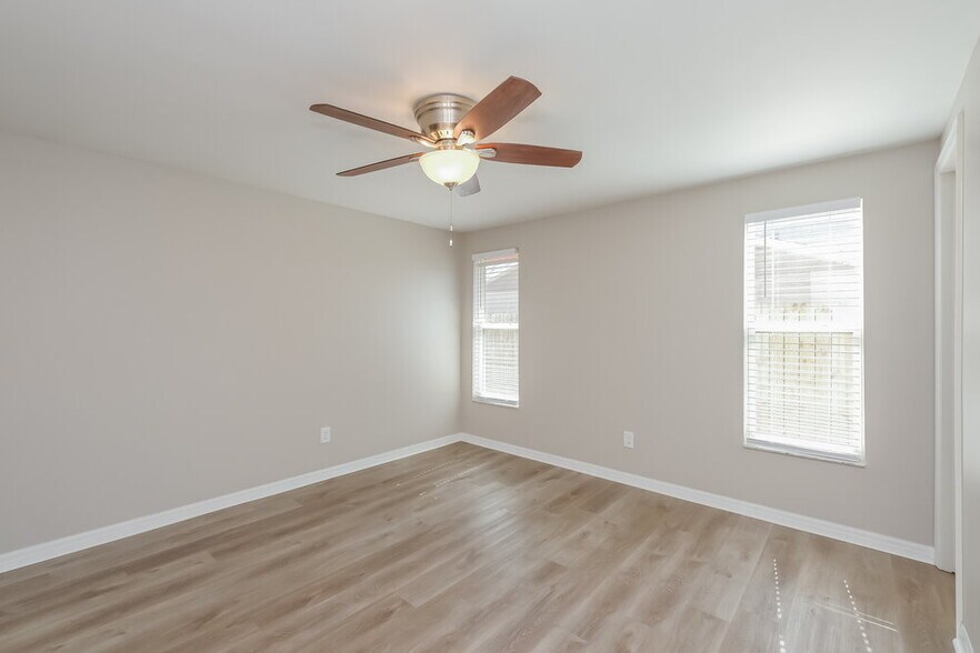 Building Photo - 4107 Canoga Park Dr