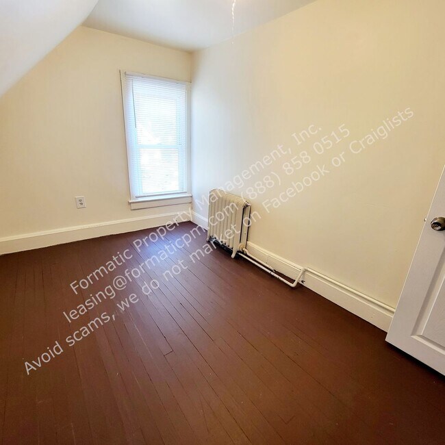 Building Photo - 375-377 S River St