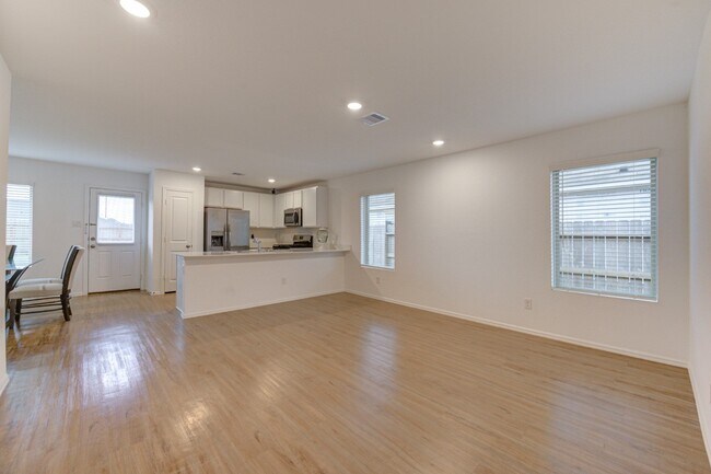 Building Photo - 3110 Spanish Oak Ln