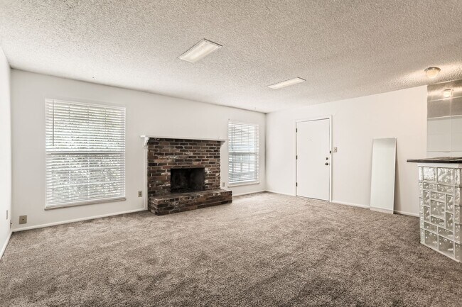 Building Photo - Evolve Real Estate: Stunning 2Beds/2 Baths, 1269 SQFT Condo with Two Assigned Parking Spots!