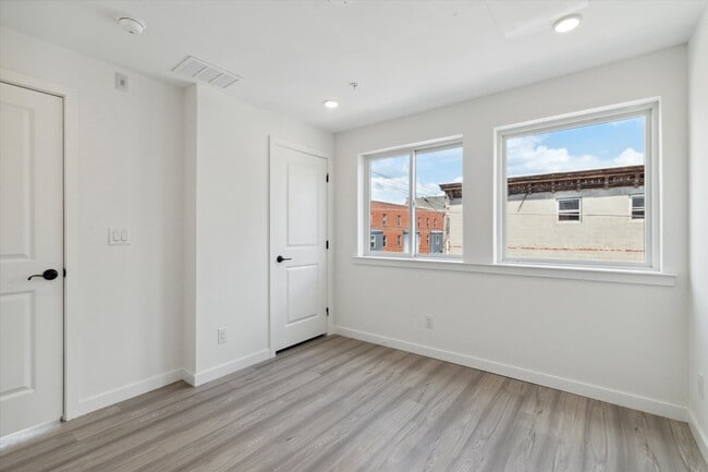 Building Photo - 1338 N 15th St