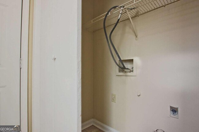 Building Photo - 3657 River Ridge Ct