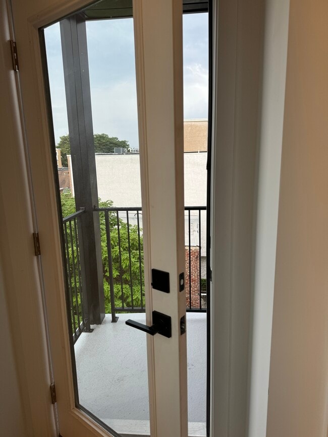 Building Photo - 1623 Christian St