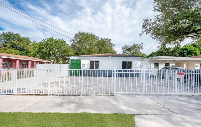 Building Photo - 5505 NW 5th Ct