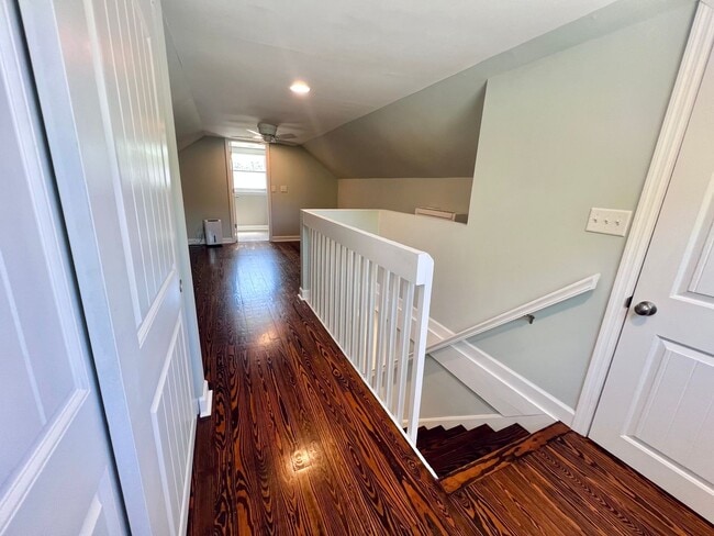Building Photo - Fully Renovated 3-Bedroom 3-Bathroom Gem in Cincinnati!