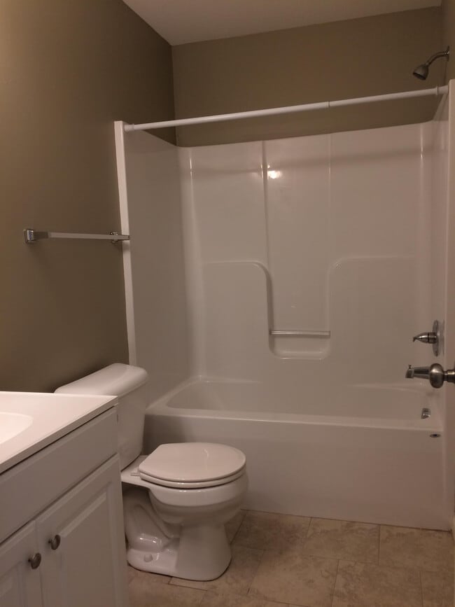 Building Photo - 711 E Culton St