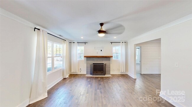 Building Photo - 1412 N Sharon Amity Rd