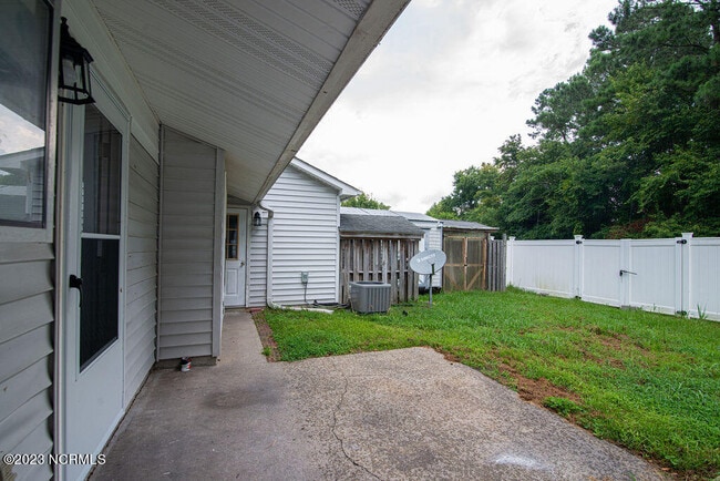 Building Photo - 780 Pinewood Dr