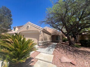 Building Photo - Peccole Ranch