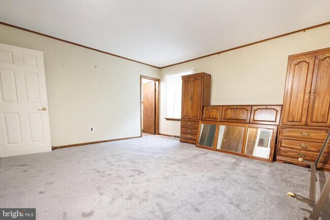 Building Photo - 2294 Linden Ave